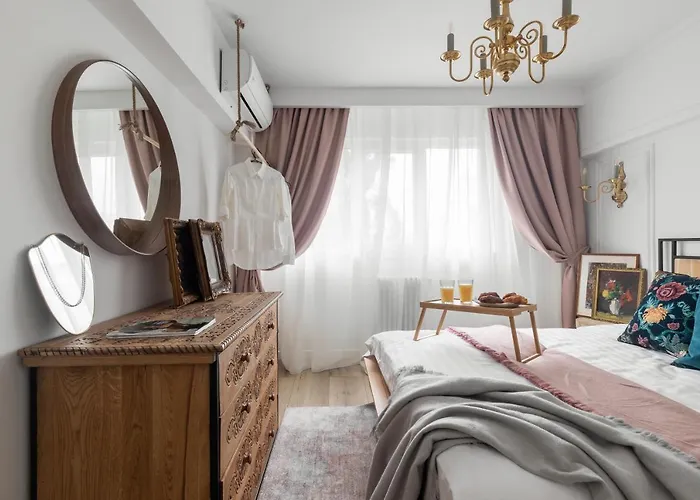 Eclectic 3 Bedroom Calea Victoriei By Urbanesq Apartment