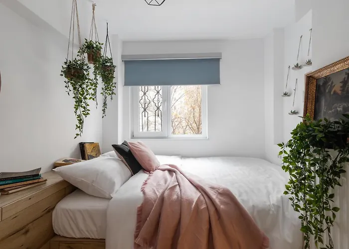 Eclectic 3 Bedroom Calea Victoriei By Urbanesq * Bukarest