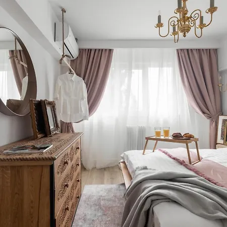 Eclectic 3 Bedroom Calea Victoriei By Urbanesq Apartment