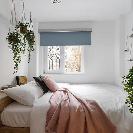 Eclectic 3 Bedroom Calea Victoriei By Urbanesq * 布加勒斯特