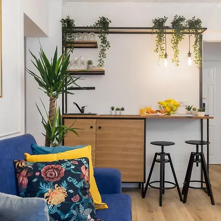 Eclectic 3 Bedroom Calea Victoriei By Urbanesq * Bucarest