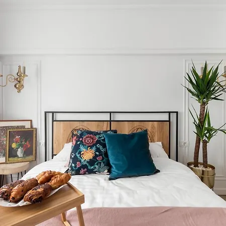 Eclectic 3 Bedroom Calea Victoriei By Urbanesq *